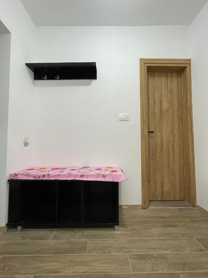 Entire Spacious Apartment With Free Parking Podgorica Exterior foto