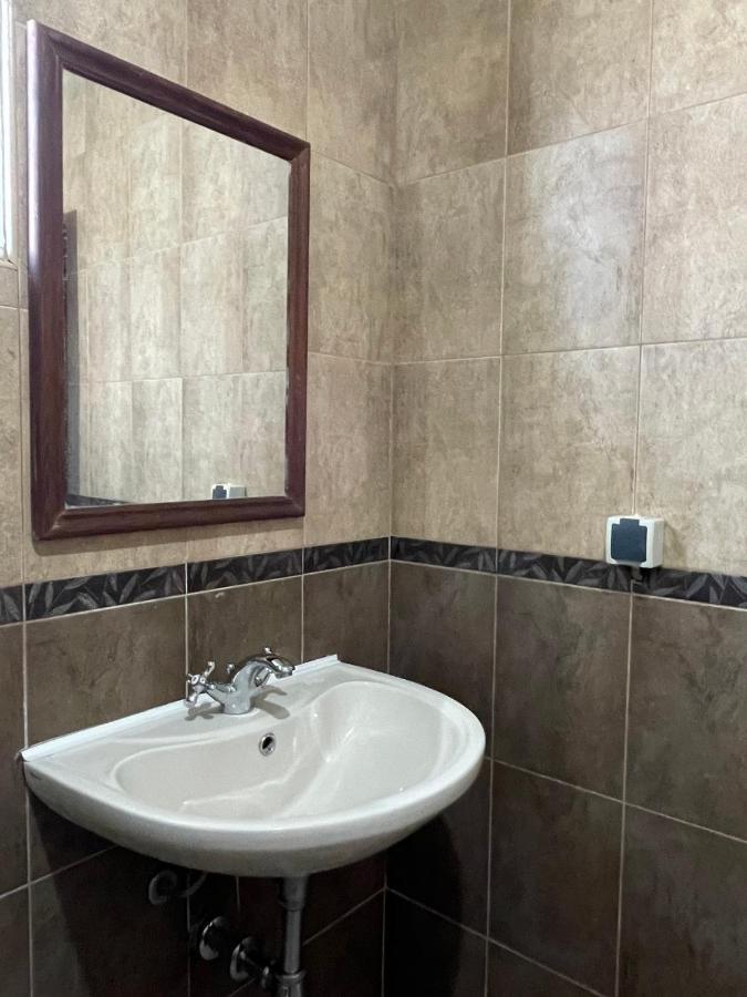 Entire Spacious Apartment With Free Parking Podgorica Exterior foto