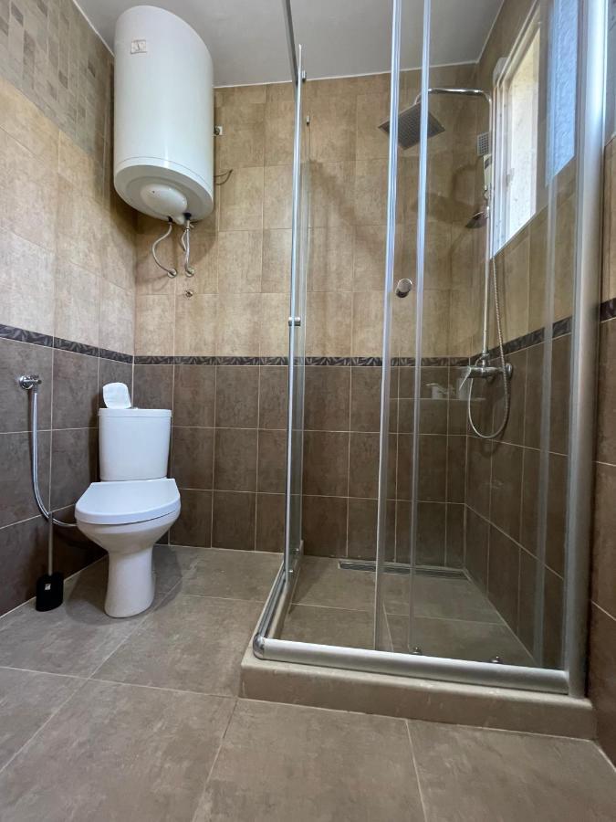 Entire Spacious Apartment With Free Parking Podgorica Exterior foto